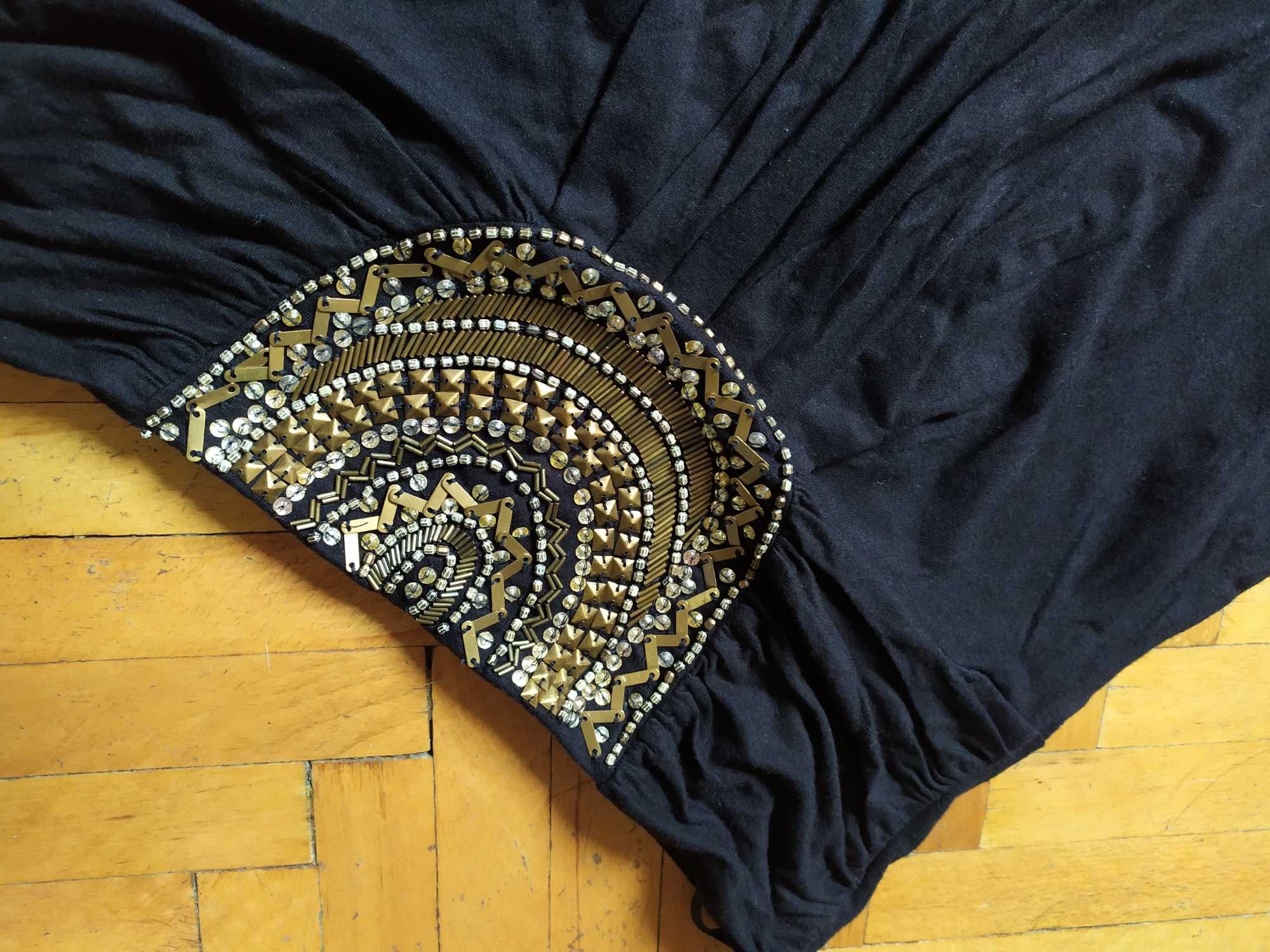 Krótka sukieneczka/tunika czarna z aplikacją M