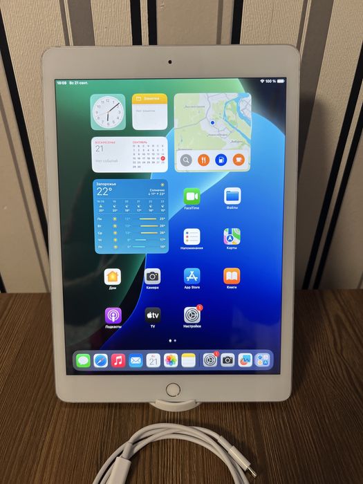 Apple Ipad 7 Gen. 32 wifi . Silver