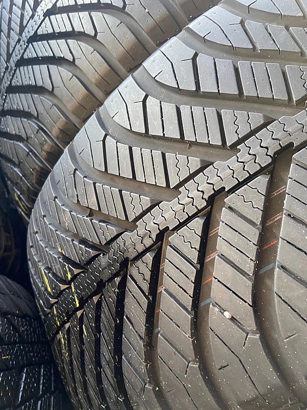 225/45/17 Goodyear Vector 4S_7,6mm_4szt_(420)