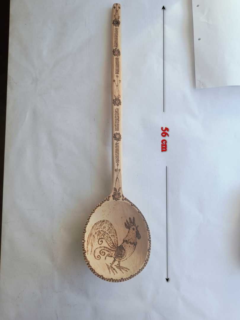Łycha, nabierak 56cm. Mieszadło drewniane 63cm, oba ze wzorem ludowym.