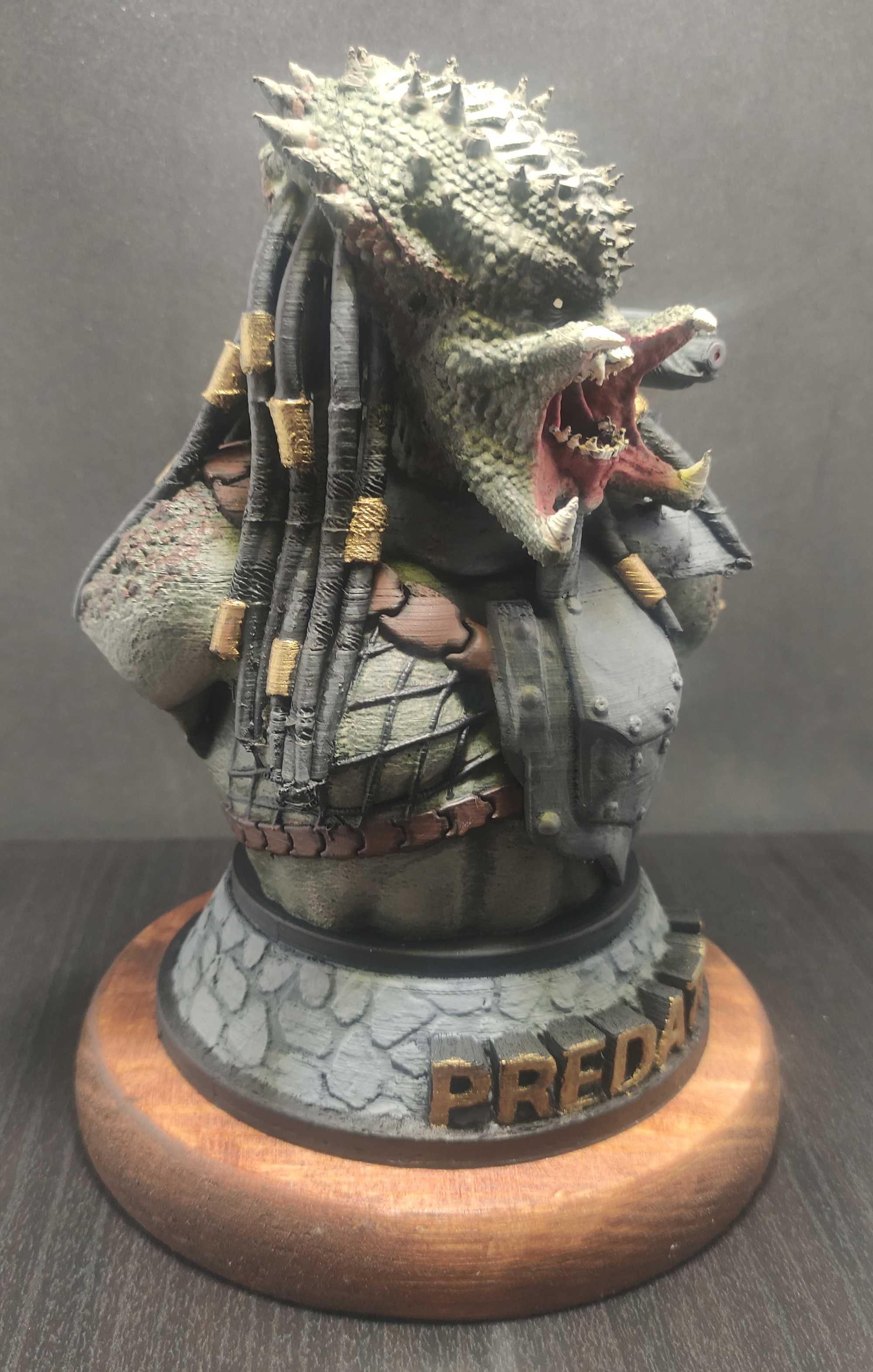 Busto Predator (21 cms)