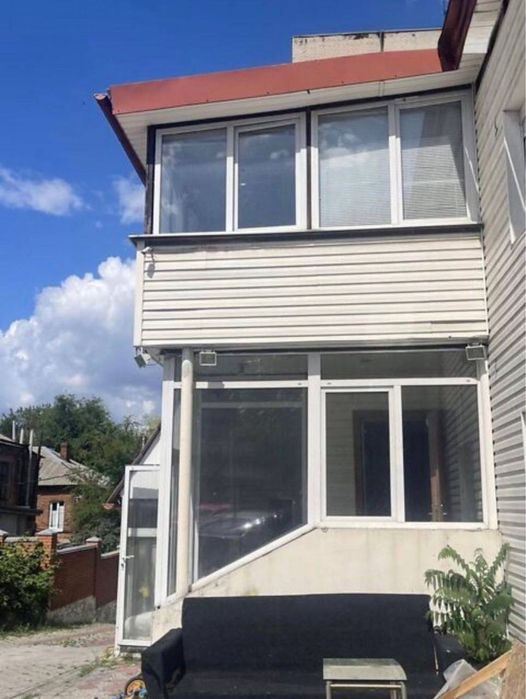 Продам 5-кімнатний будинок у центрі Дніпра з гаражем і ділянкою