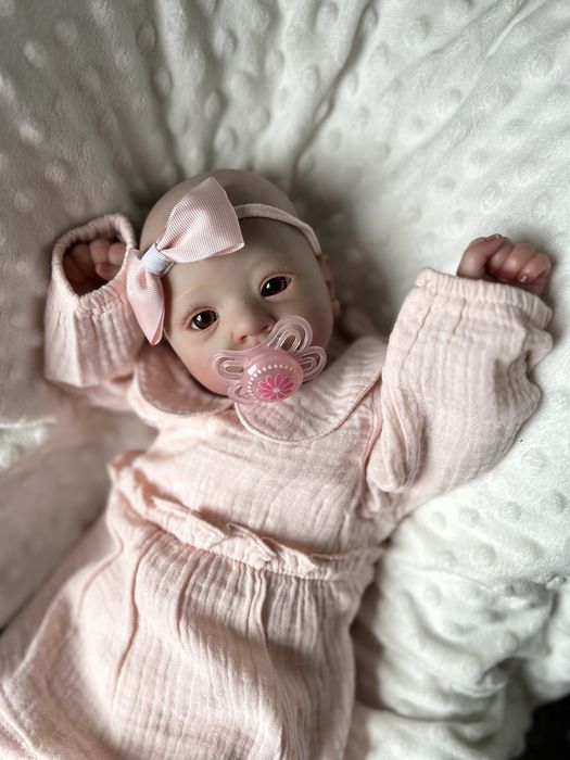 Bebé reborn olhos azuis ou castanhos por encomenda