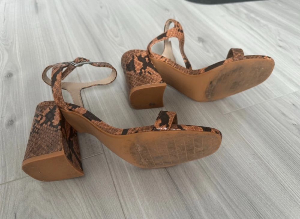 Buty obcas sandałki słupek modne panterka