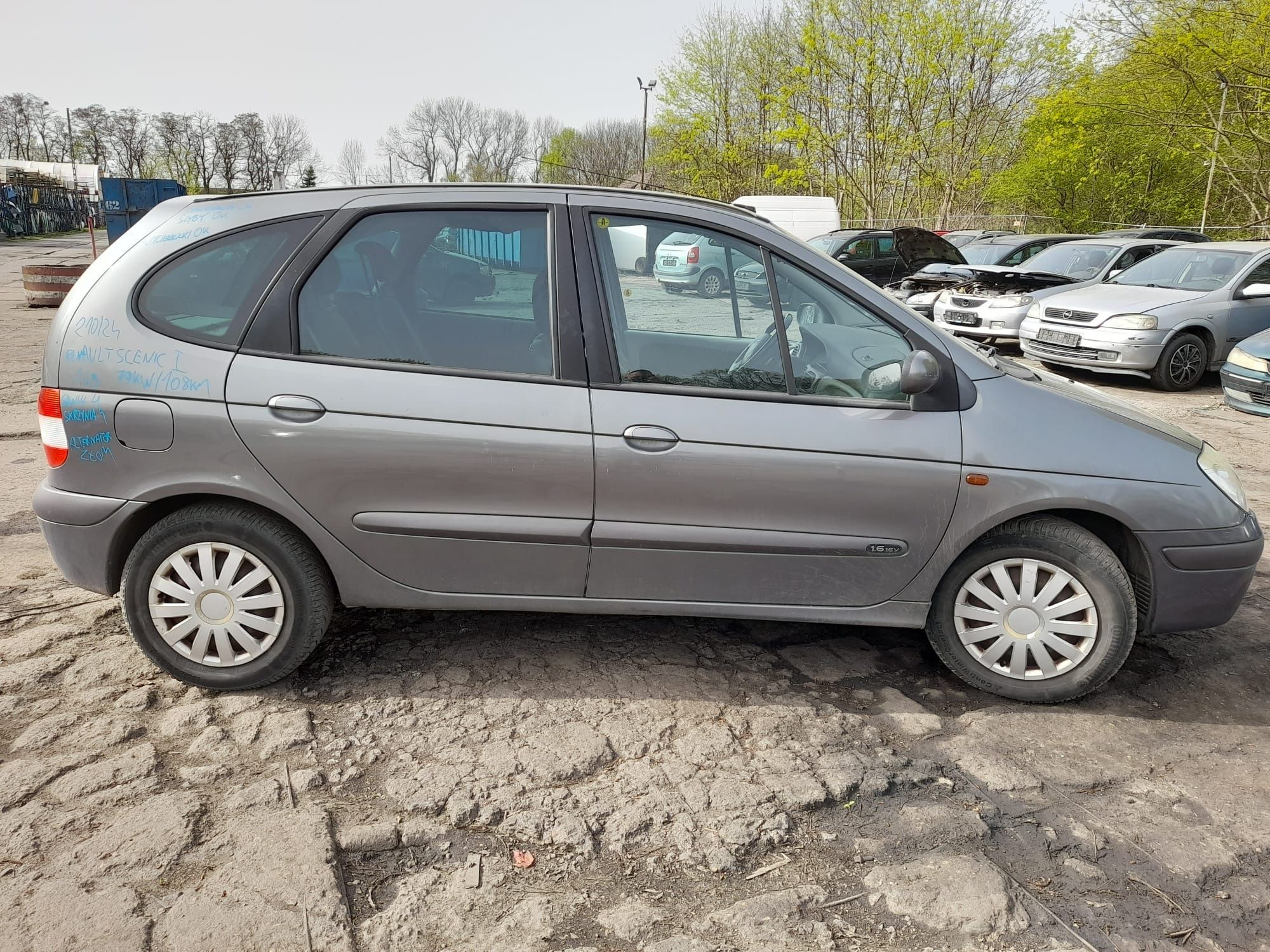 Renault Scenic I fl 2002r. 2.0benzyna 79kw/107KM maska 210/24