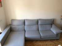 Sofá com chaise longue e lugares ajustáveis