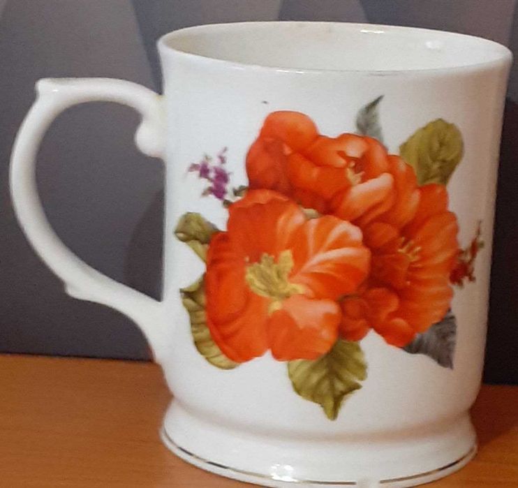 Чашка. Костяной фарфор.