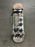 Skate montado às peças