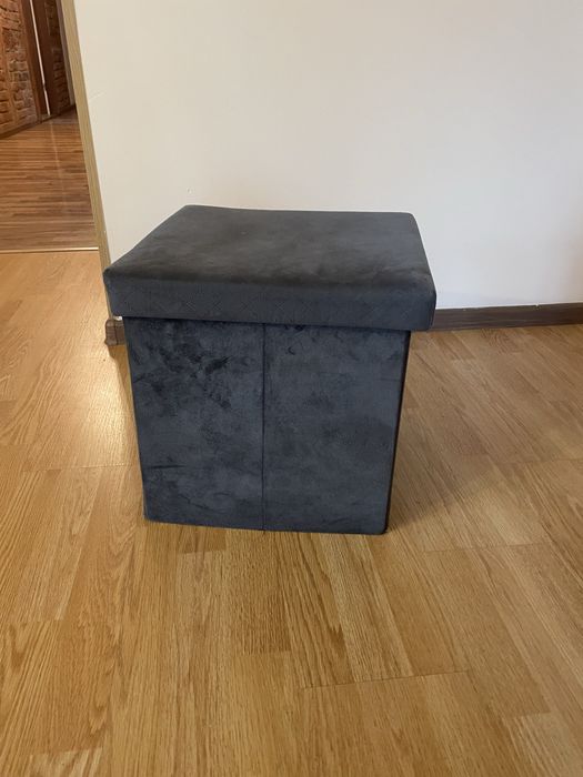 Pufa otwiera z pokrywką