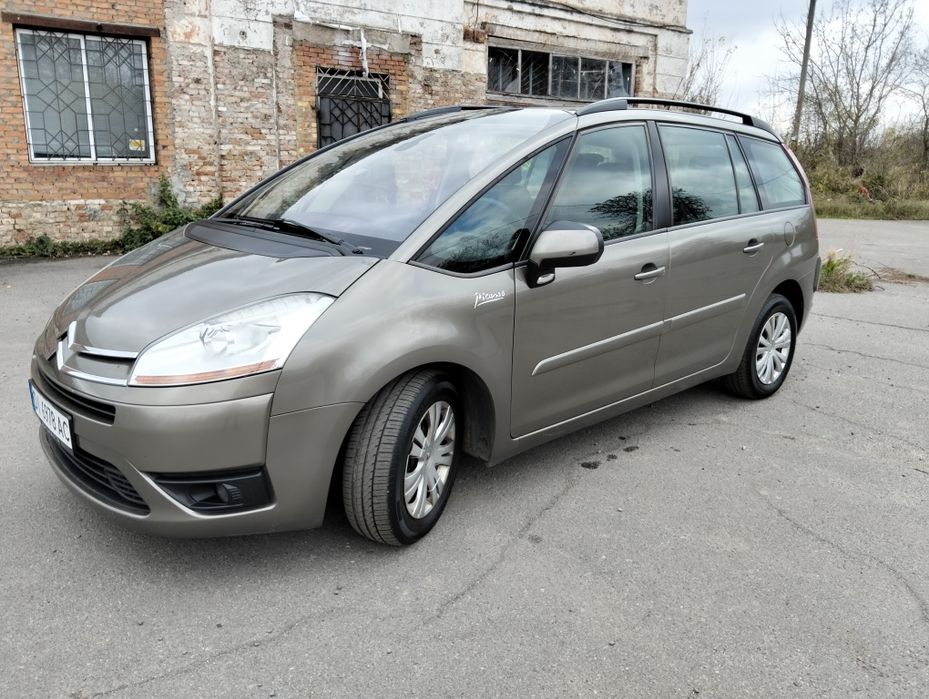 Продам гарний  7 - місний Сітроєн с4