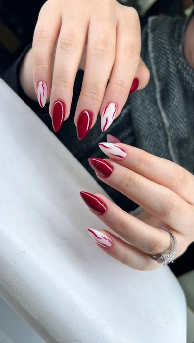 Манікюр,педикюр,нарощування і коррекція нігтів.