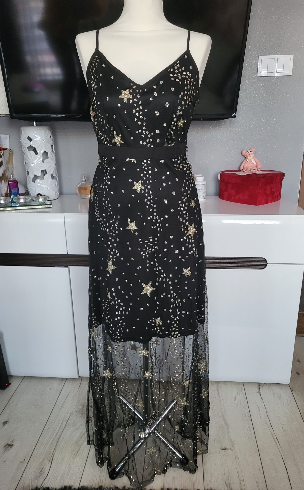 Czarna sukienka maxi tiulowa zdobiona złotym brokatem M, Boohoo