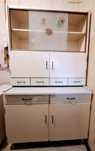 Drewniany kredens kuchenny retro vintage PRL wysuwany blat stolnica
