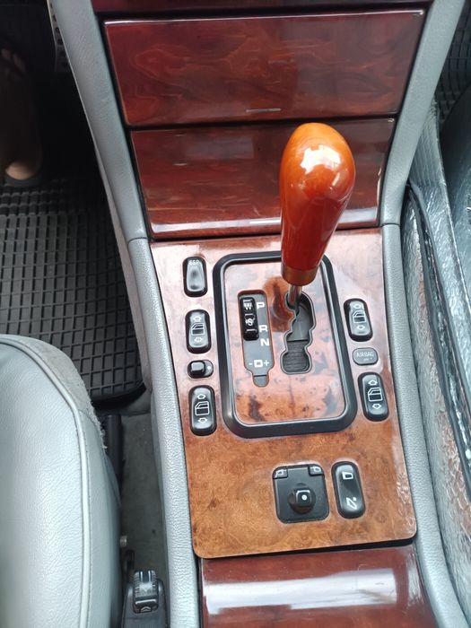 Carrinha Mercedes em bom estado com mais lugar