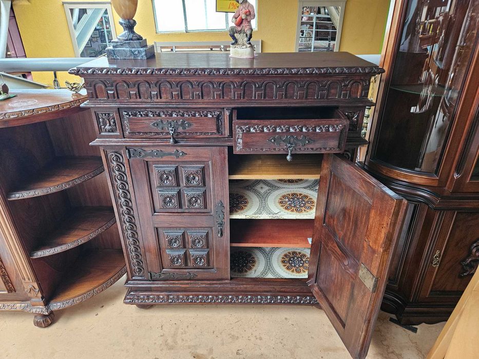 Móvel antigo em madeira trabalhada - óptimo estado