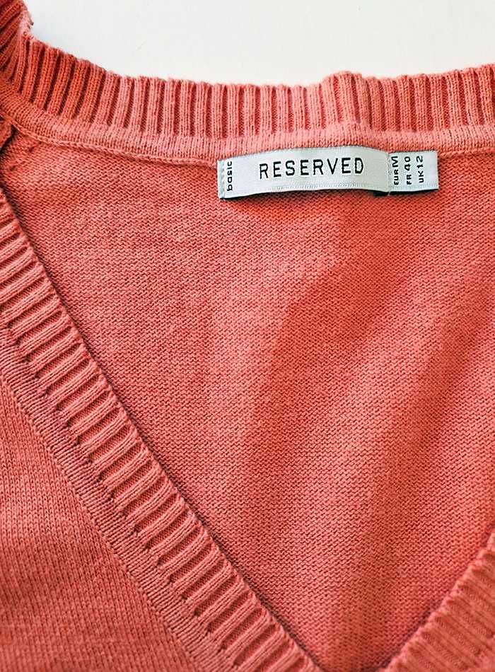 Sweter dekolt w szpic bawełna 100%, czerwono-pomarańcz., Reserved– M