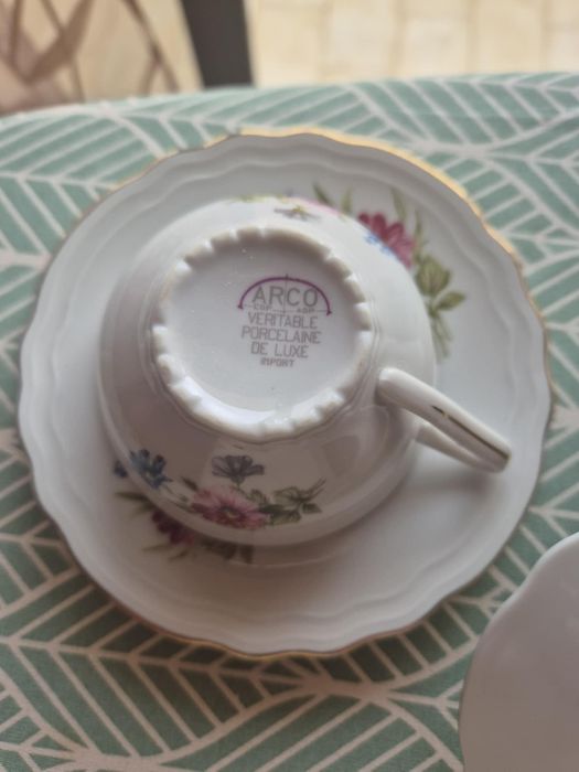 Três chávenas  porcelana
