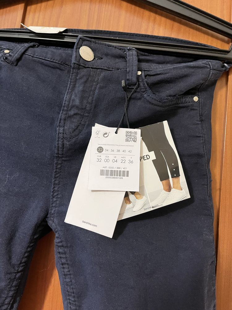 Spodnie damskie Bershka rozm.32, nowe z metkami. Długość 7/8.