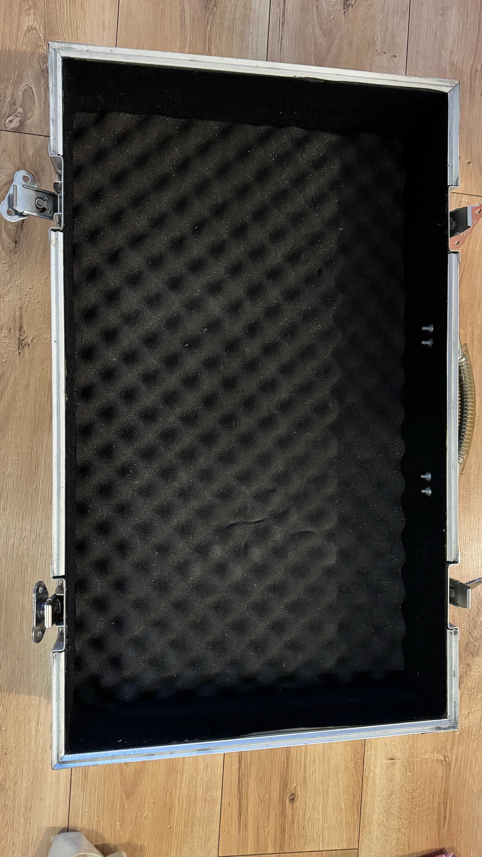 Warwick RC23120B - pancerny case