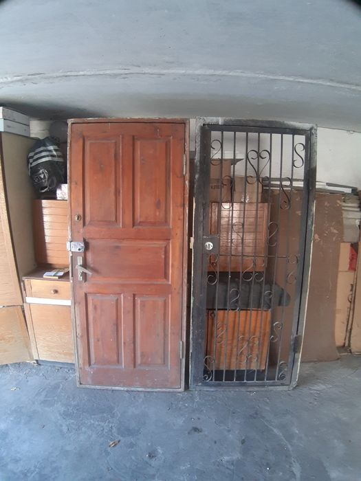 Продам двери б.у  и дверь решётка..