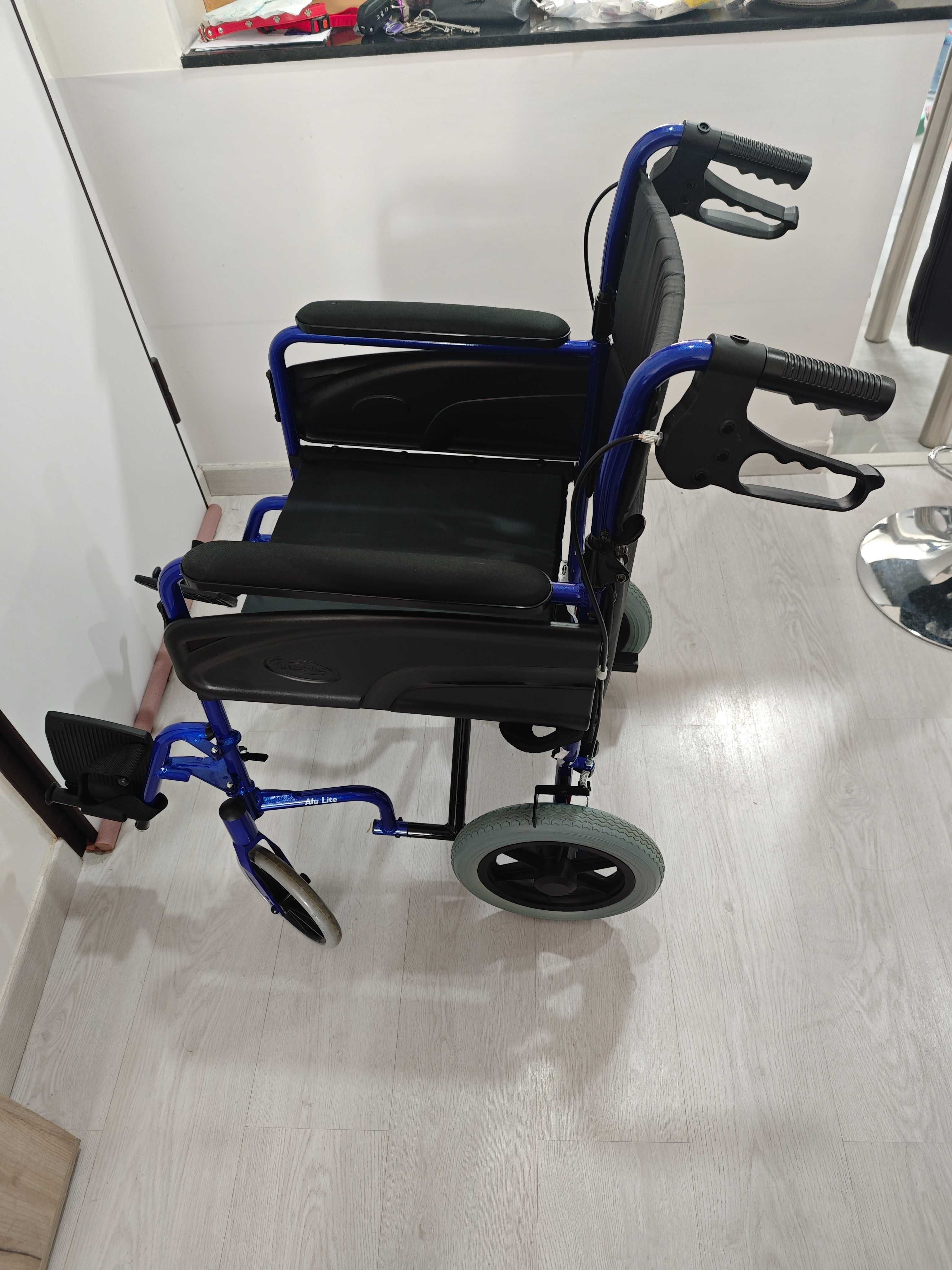 Cadeira de rodas como nova utilizada que alguns dias