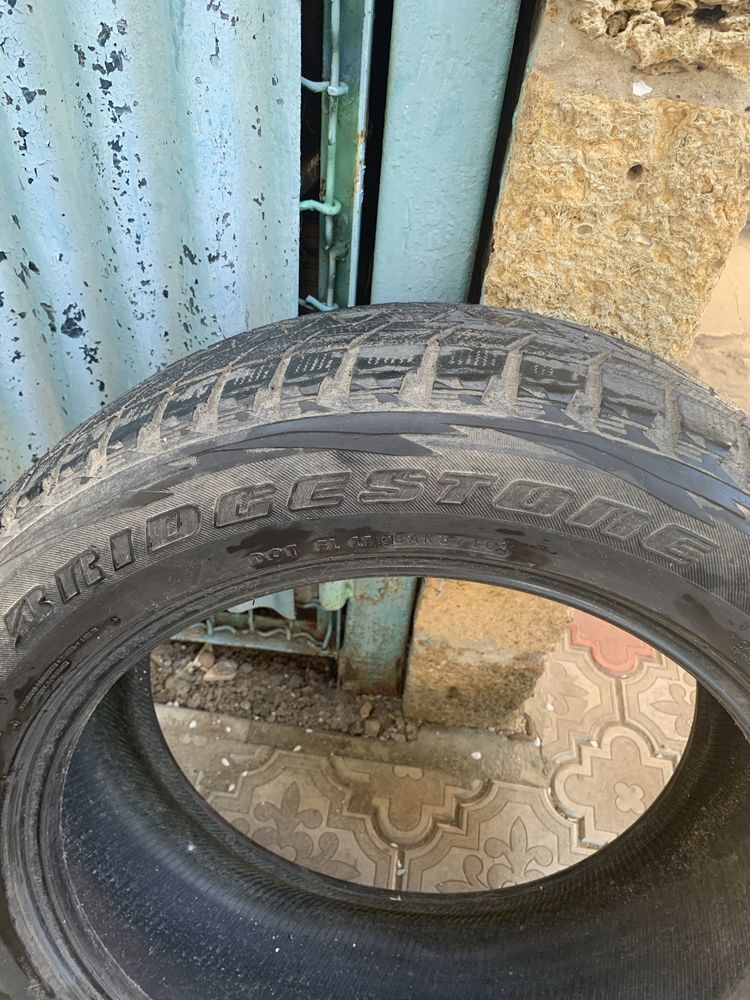 Продам автошини Bridgestone blizzak P255/55/R20 зимові