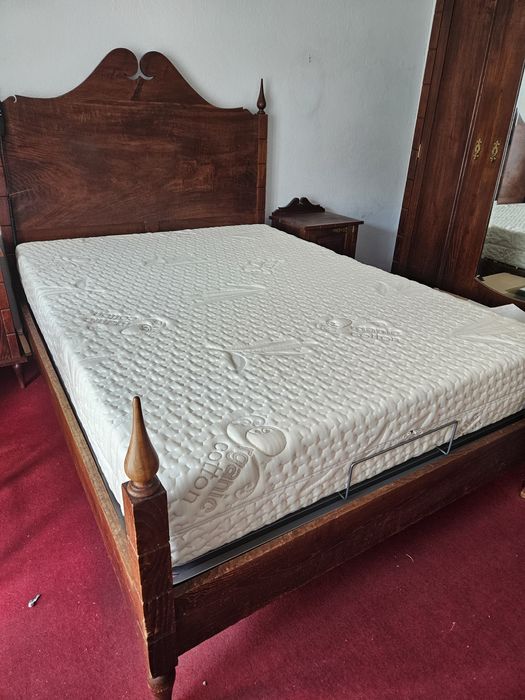 Móveis antigos quarto