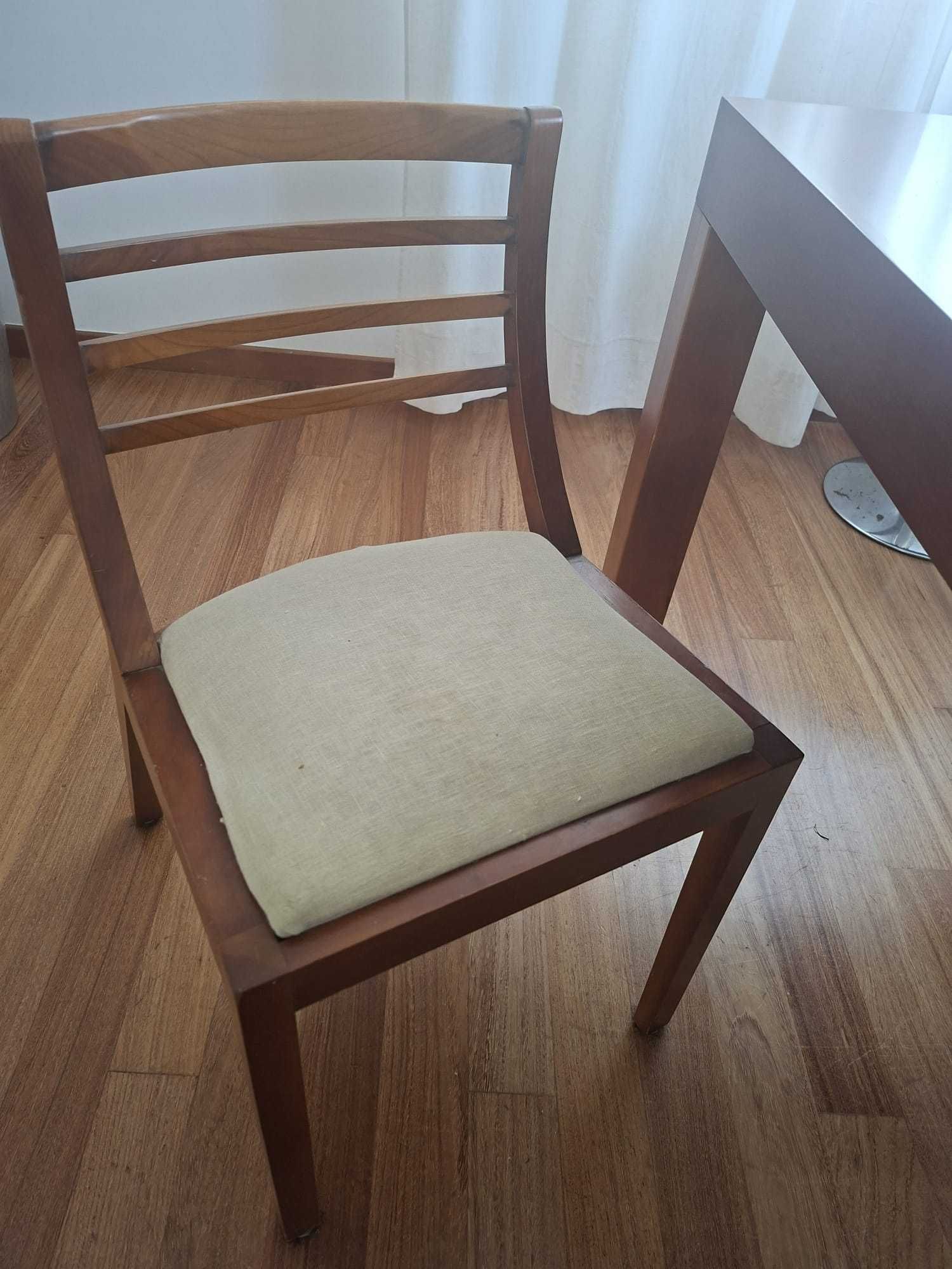 Mesa de Jantar Extensível em Cerejeira Maciça com 3 Cadeiras