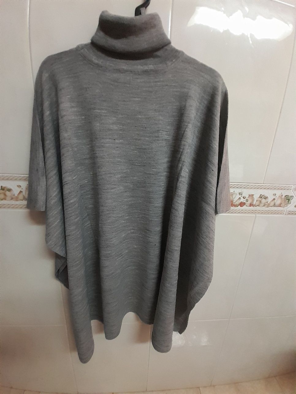 Poncho cinzento Oriflame