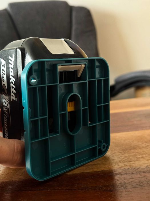 Uchwyt Wieszak Dla Baterii od MAKITY - 5 szt. + Śruby Montażowe