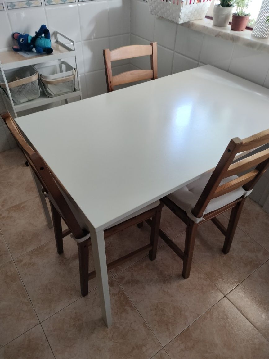 Mesa IKEA como nova