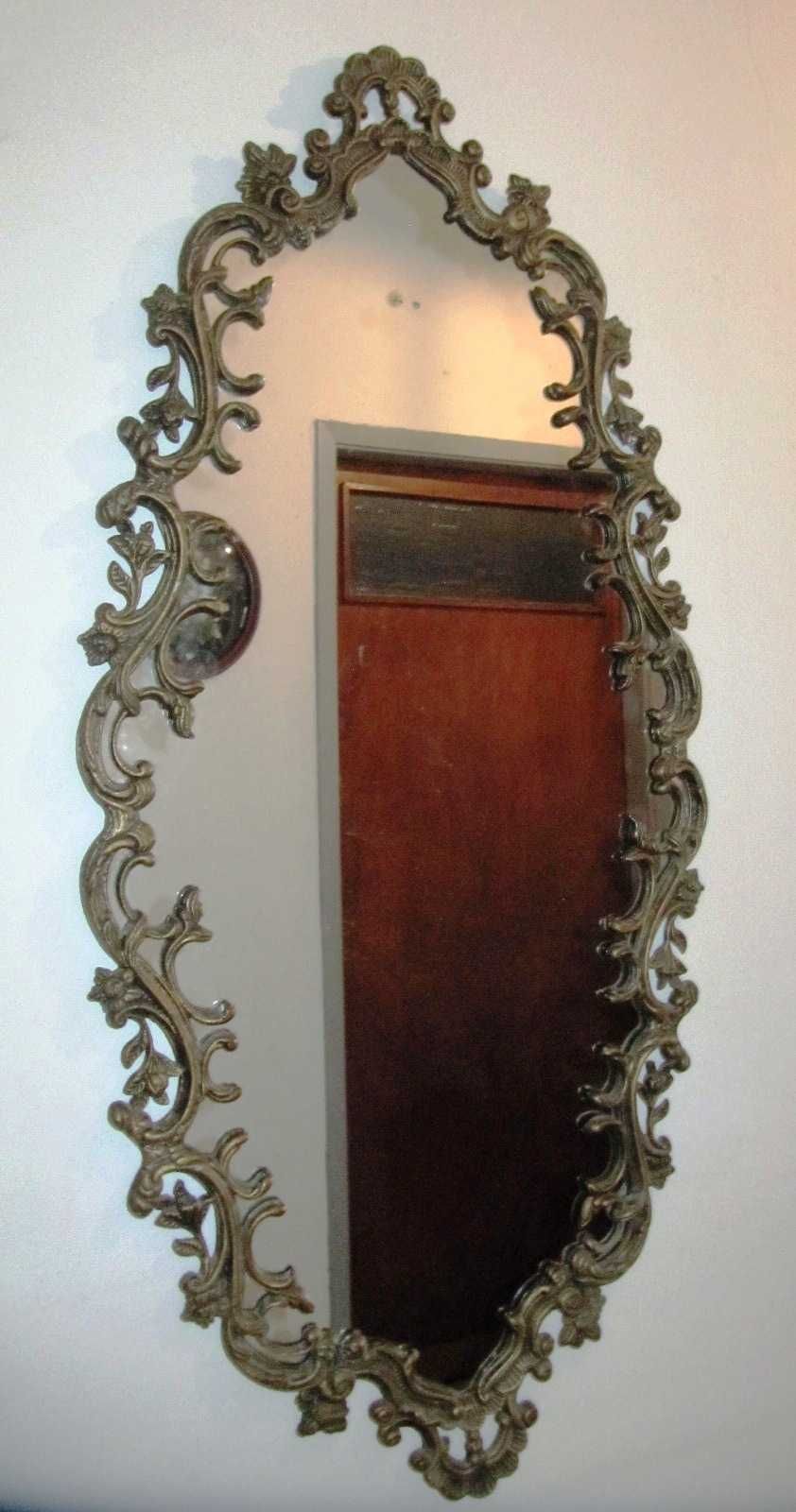 Mesa metal e espelho muito antigos