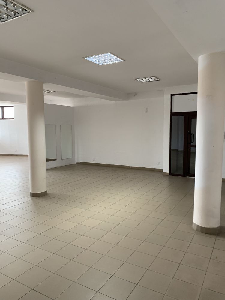 Lokal 136 m2 w CENTRUM ! Duzy parking !!