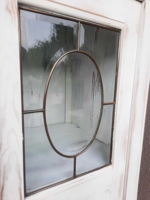 Stary międzywojenny słupek szafka shabby biały przecierany witraż D071
