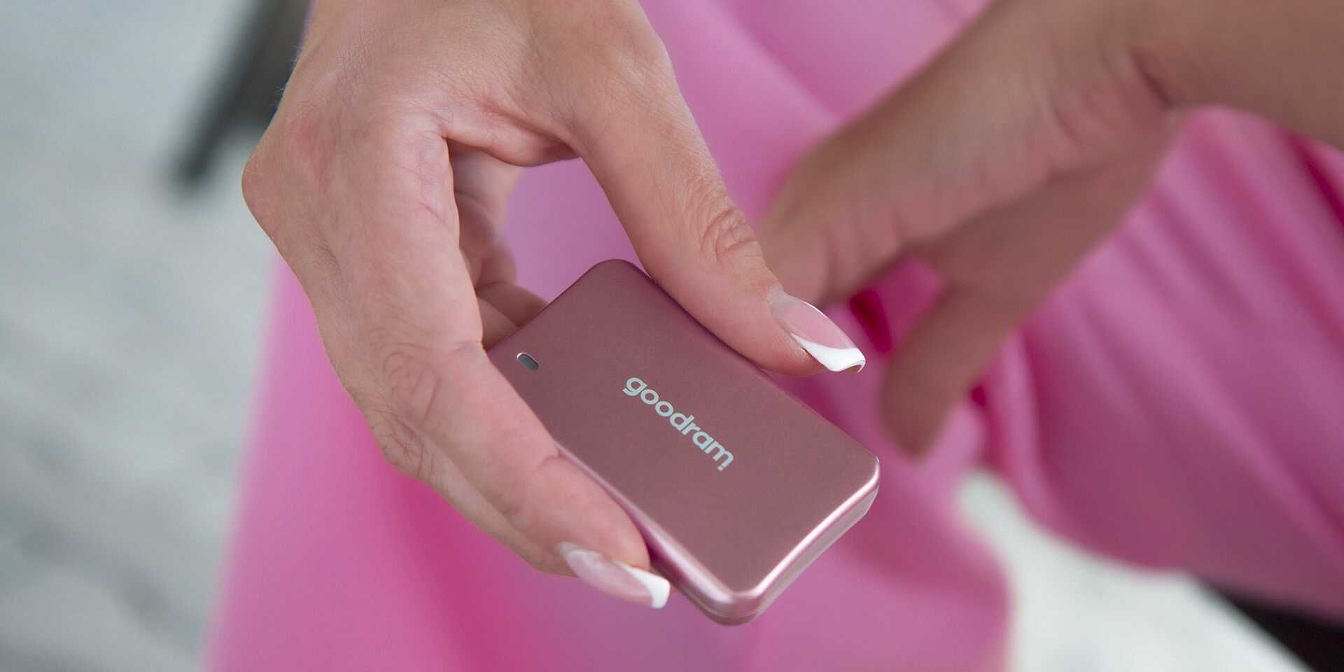Зовнішній SSD диск Goodram HX200 1TB USB 3.2 Type-C Rose Gold Новий!