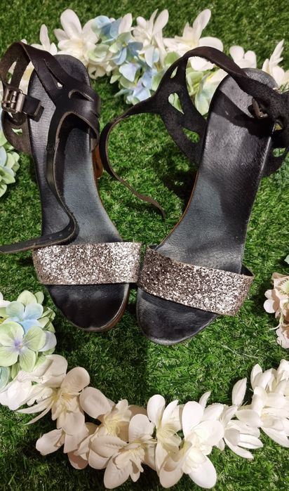 Sandália Prateada com Salto Prateada e Preto