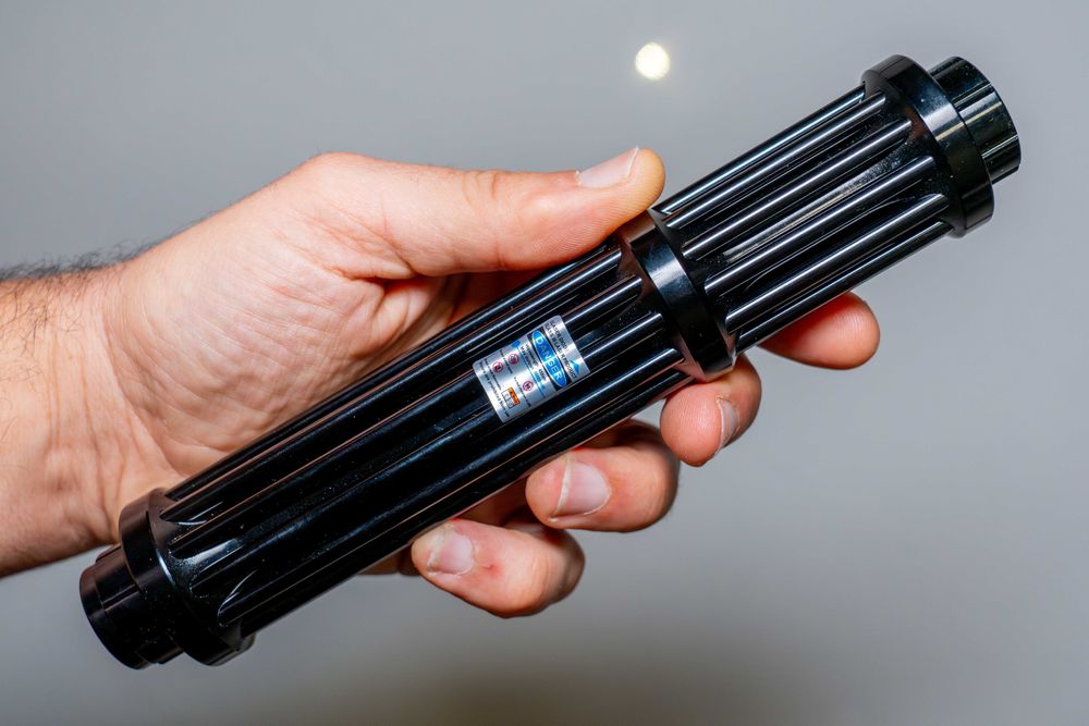 Laser azul de alta potência 50000mw com carregamento por USB. Novo!