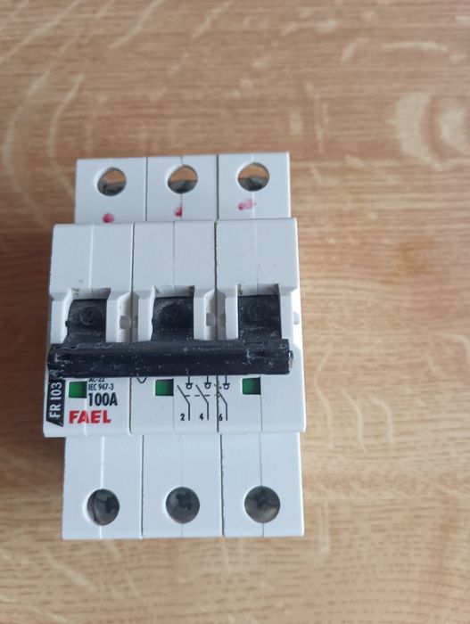 Rozłącznik Fael 100A wyłącznik bezpiecznik