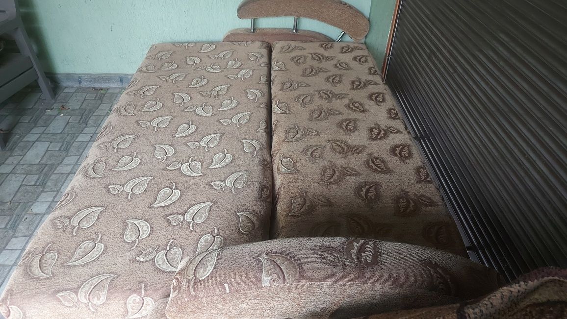 Продаю б/у диван