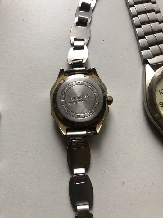 Годинники наручні в неробочому стані