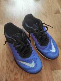 buty sportowe NIKE, adidas