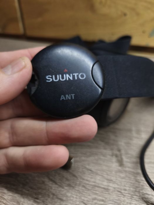 Спортивные часы  SUUNTO для бега для подводного измеряет все данные .