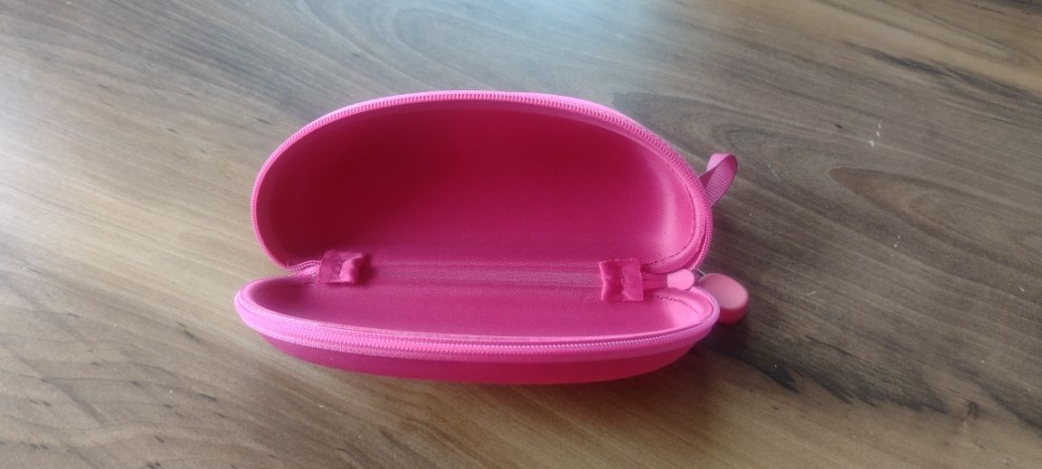 Etui na okulary na suwak
