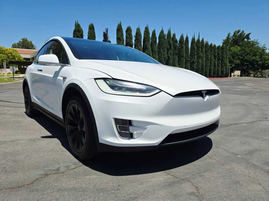 Tesla Model X      2018
