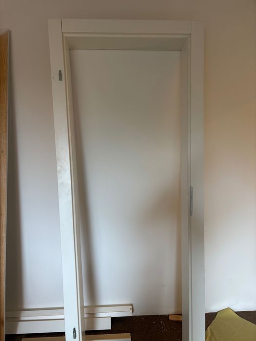 Drzwi drewniane 2 szt kompletne z ościeżnicą i opaska