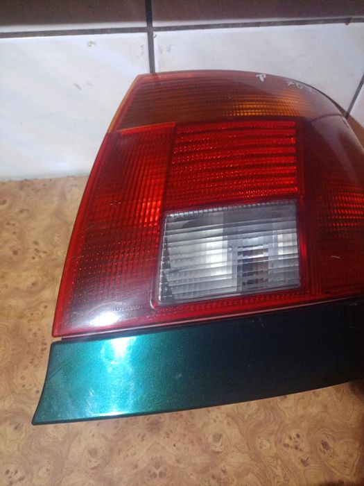 Lampa prawy tył audi a4 b5 sedan przed lift