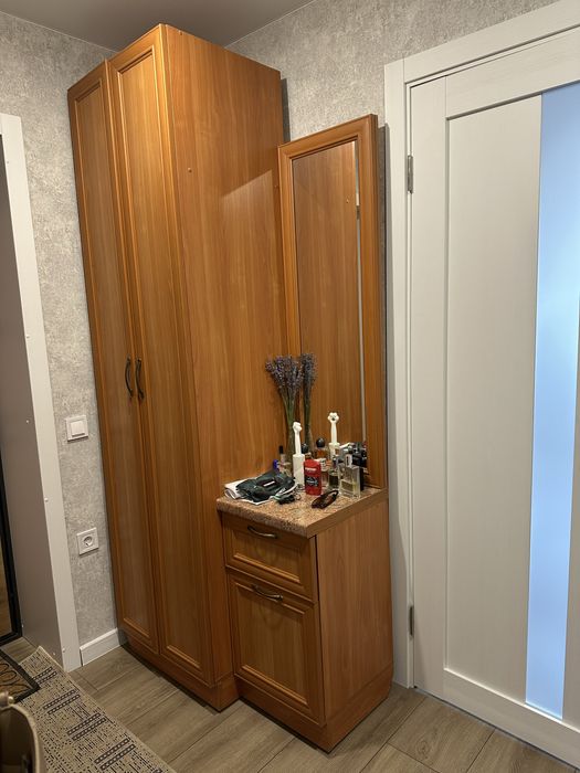 Шафа прихожа з дзеркалом