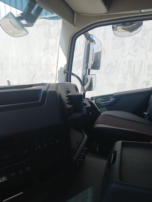 Camião Volvo 3 eixos, 500cv