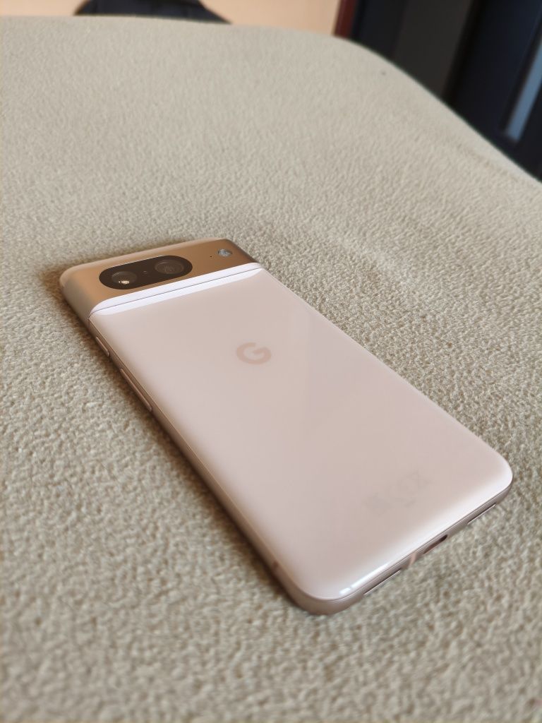 Google Pixel 8 128 GB kremowy, stan idealny