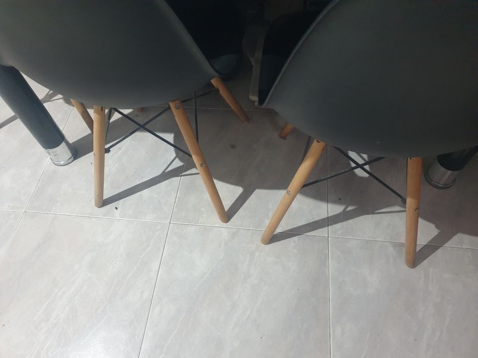 Mesa de jantar +3 cadeiras.